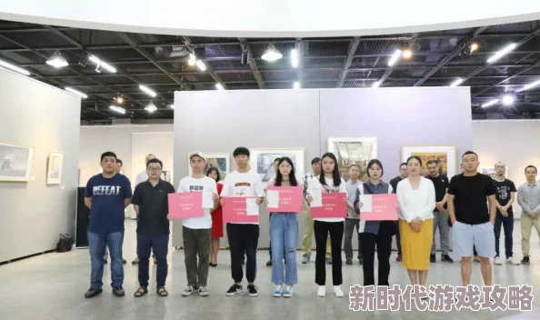 美女脱裤打光屁屁打红动态图，真是让人眼前一亮，画面太精彩了！