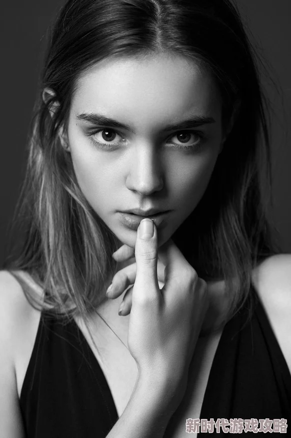 性感美女：最新时尚潮流与魅力展现，带你领略当下最火热的女性风采与个性魅力