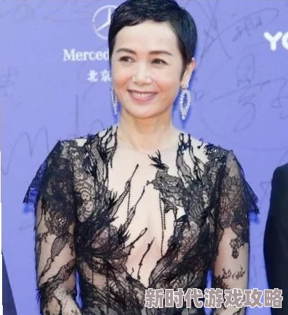 性感美女：最新时尚潮流与魅力展现，带你领略当下最火热的女性风采与个性魅力