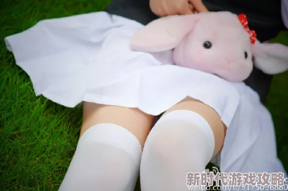 极品白丝美女搞基，真是让人眼前一亮，画面感十足，期待更多精彩内容！