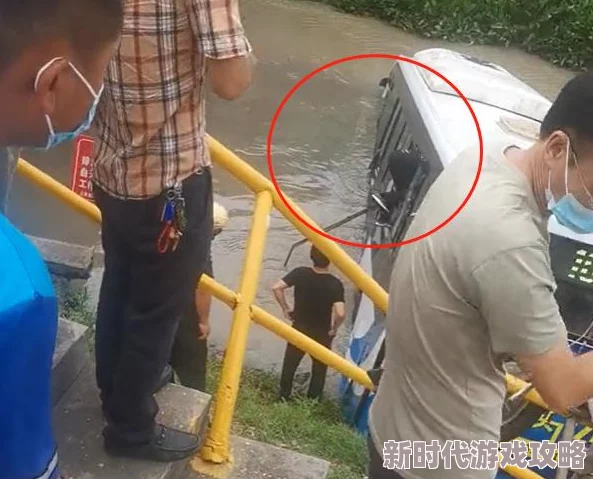 男人扒开女人的腿做爽爽视频，真是让人感到不适，这种内容应该被抵制