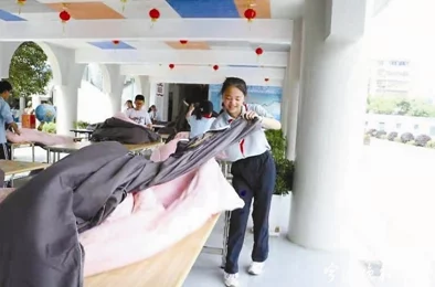 金太狼的生活网友认为金太狼的故事展现了现代职场压力与家庭责任之间的矛盾，引发了许多人的共鸣和思考