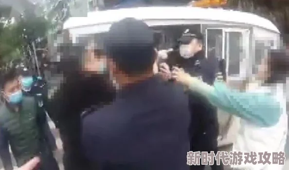 男男spanking打屁股视频，感觉这种互动很有趣，但也要注意双方的感受和安全哦