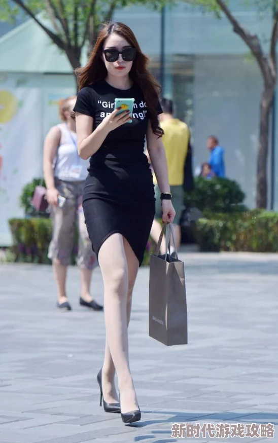 美女性感图片，真是让人眼前一亮，画面中的每一个细节都充满了魅力与诱惑