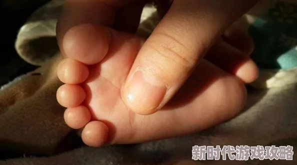男人一边摸下面一边吃奶视频惊爆！这段视频引发热议，网友们纷纷讨论其背后的故事与含义，真相令人震惊！