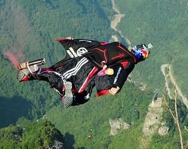 和平精英中神秘滑翔翼全方位解析：探索空中自由翱翔之翼