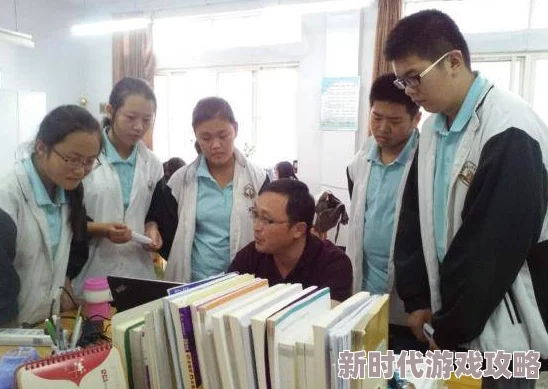 老师下面好紧惊爆信息：课堂上发生意外事件学生们目睹了令人震惊的一幕引发全校热议和讨论