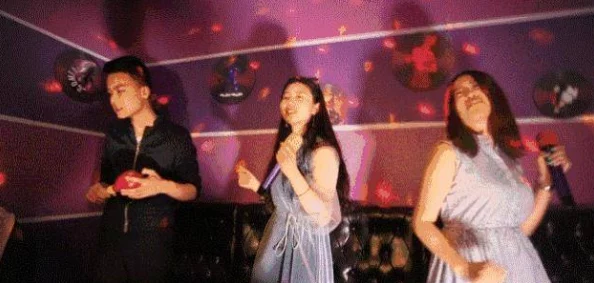 国产女精品视频在ktv惊爆内幕：揭秘KTV背后的真实故事与不为人知的行业秘密，令人震惊的真相曝光！