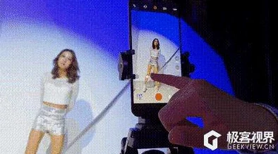国产欧美自拍视频：最新动态引发热议，网友纷纷讨论其对影视行业的影响与未来发展方向