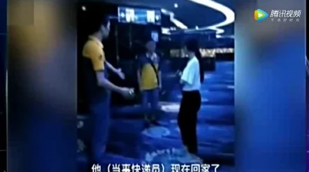 真空下楼取快递被c竟然在电梯里遭遇神秘黑影袭击现场目击者惊呼不已引发全网热议