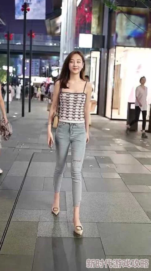 年轻漂亮小 5，真是让人眼前一亮，青春洋溢的气息令人心动不已！