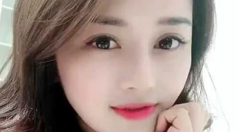 年轻漂亮小 5，真是让人眼前一亮，青春洋溢的气息令人心动不已！