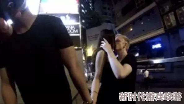 亚洲性爰视频惊爆内幕揭秘：不为人知的背后故事与行业潜规则引发热议，观众反响强烈引发社会关注