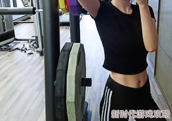 折磨捆绑美女憋尿文章扒衣服网友认为这种内容不应被传播，容易引发负面影响和社会问题，应加强监管与引导