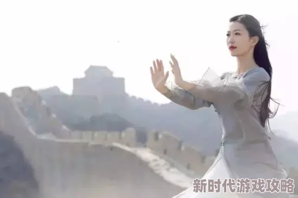 双手握住侠女硕大的双乳惊爆！这位侠女竟然是隐藏的武林高手，背后还有不为人知的传奇故事等你来揭晓
