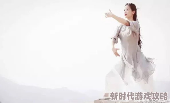 双手握住侠女硕大的双乳惊爆！这位侠女竟然是隐藏的武林高手，背后还有不为人知的传奇故事等你来揭晓