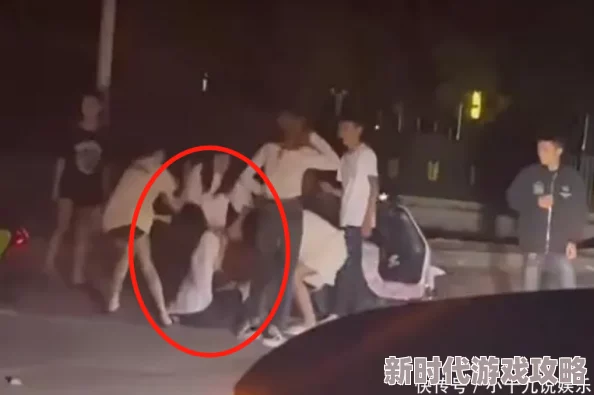 在学校被男生扒衣吸乳,这种行为真是令人发指,必须严惩不贷! 在学校被男生扒衣吸乳,这种行为真是令人发指,必须严惩不贷!