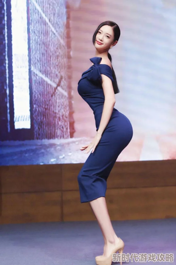 美女把衣服脱得一丝不剩近日在社交媒体上引发热议网友纷纷评论称其勇气可嘉并对其自信表示赞赏