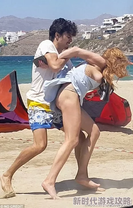 美女露着奶头光胸光屁屁还趴着打光屁近日在社交媒体上引发热议网友纷纷评论其大胆造型和独特风格