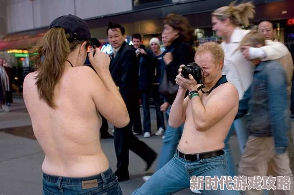 美女露着奶头光胸光屁屁还趴着打光屁近日在社交媒体上引发热议网友纷纷评论其大胆造型和独特风格