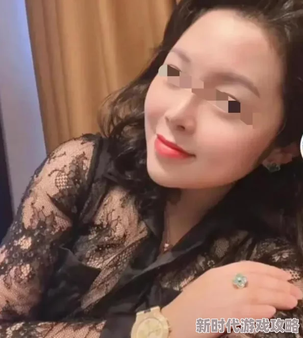 美女胸被狂揉扒开吃奶二次元近日引发热议网友纷纷讨论这部作品的画风与情节是否过于露骨引发了不少争议