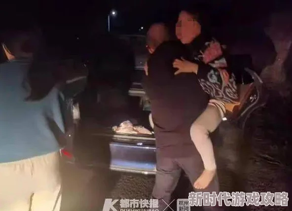 男子扒开美女尿口做羞羞的事惊爆！现场目击者称其行为令人发指警方已介入调查并展开追捕行动