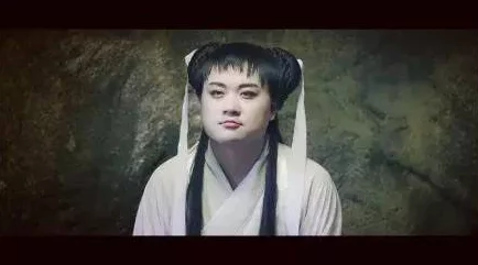 小龙女的惊爆内幕：她竟然是隐藏在江湖中的绝世高手，背后故事令人震惊！