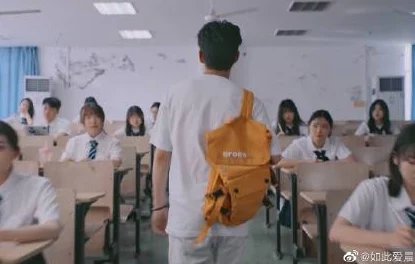 被学长抱进小树林C个爽作文近日引发热议许多网友分享自己的校园经历并讨论青春期的懵懂与美好回忆