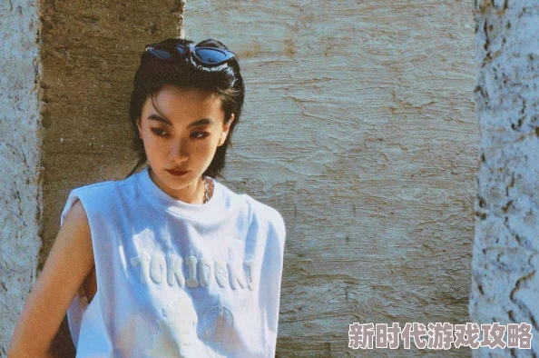 全球裸露尺度最大的电影展现了人类身体的美与自然之美，鼓励观众以开放的心态欣赏艺术与生命的多样性