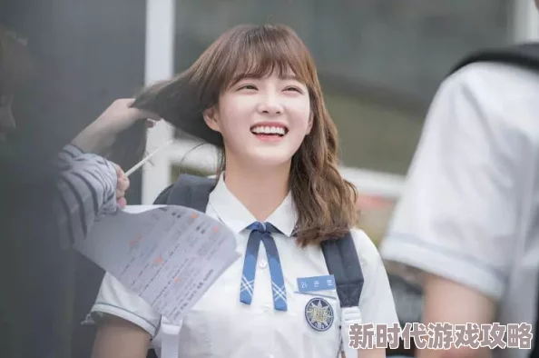 校花在校长办公室被强 校园内传出惊人消息，某知名高校的校花竟然在校长办公室发生了不堪事件，引发广泛关注与讨论