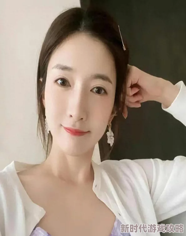 摸胸摸下面视频关注健康与安全的生活方式让我们一起传播积极向上的价值观共同营造和谐的社会环境