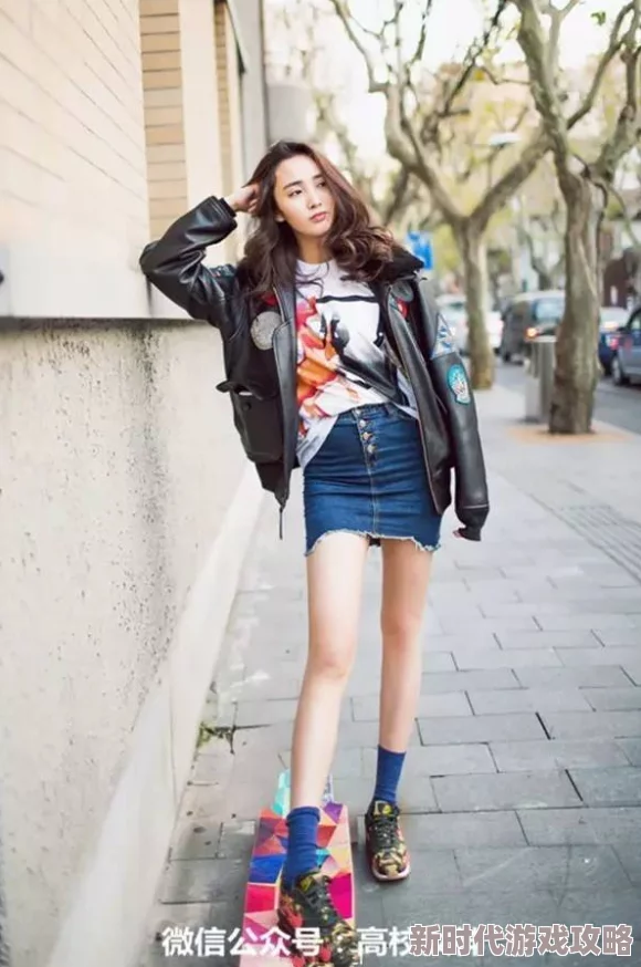 91小仙女思长腿妍薄纱女神近日在社交媒体上分享了一组新照片，展现了她的时尚穿搭和迷人气质，引发网友热议与点赞