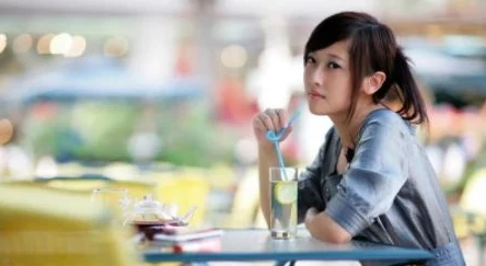 美女被男人操视频激发正能量：勇敢面对生活中的挑战，追求内心的平静与成长