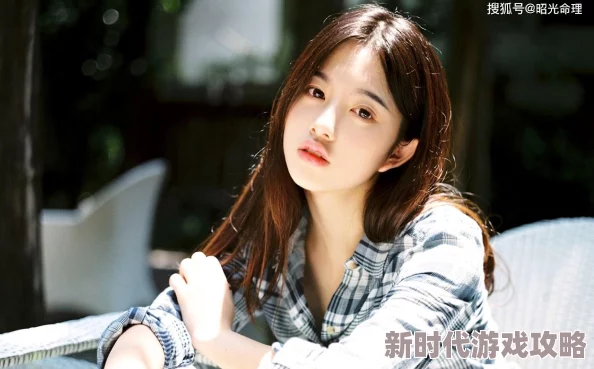 玉芬慢慢的张开双腿 网友们纷纷表示这场景既让人感到惊艳又充满了神秘感，期待后续的发展和更多细节