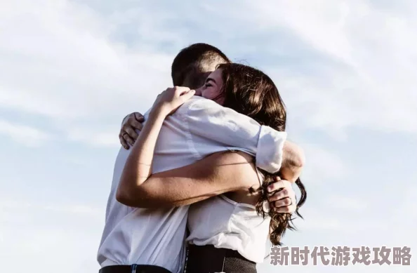男人扒开女人下面狂躁叫床其实是指在健身房中，男女朋友互相鼓励对方挑战极限重量进行深蹲训练时的激情呐喊