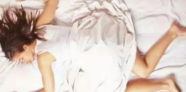 美女扒开腿让男人捅爽健康生活方式的选择
