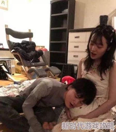 男生舔女生下面和胸的故事引发网络热议最新消息称该事件纯属虚构创作