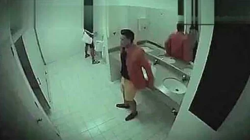 厕所大尺度做爰视频惊爆！网友曝光隐秘监控画面引发热议，真实场景令人震惊不已，快来围观这不可思议的瞬间