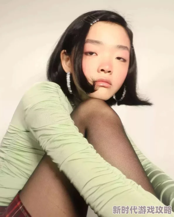 美女扒开双腿让男人爽透视频最近爆红网络引发热议