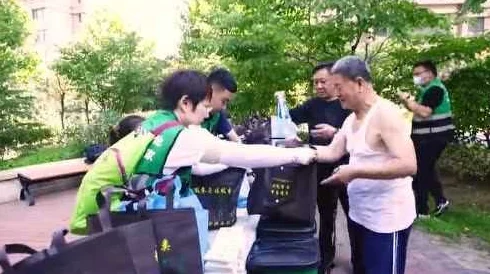 啊!摁摁~啊!用力~快点视频免费小区业主自发组织垃圾分类宣传活动