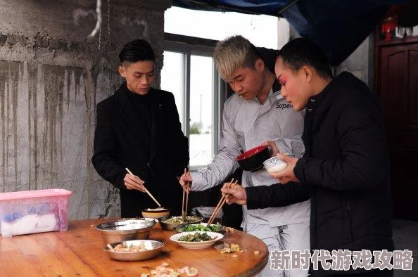 专找老阿姨俩的兄弟指的是那些专门寻找年长女性作为伴侣的男性