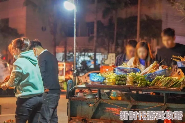 二龙湖浩哥第一部最近,浩哥在二龙湖畔开了一家特色烧烤店,生意火爆 二龙湖浩哥第一部最近,浩哥在二龙湖畔开了一家特色烧烤店,生意火爆