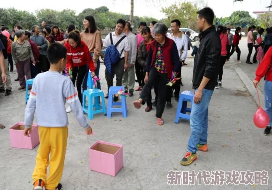 我被三个老汉黄大爷近日黄大爷在社区举办了趣味运动会吸引了众多居民参与