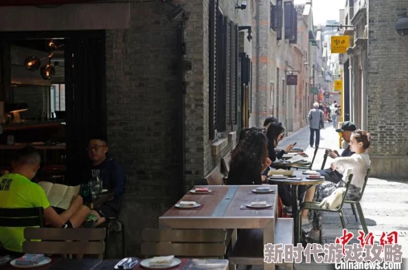 亚州色色色春节期间推出限量版美食套餐吸引大量游客纷纷前来品尝
