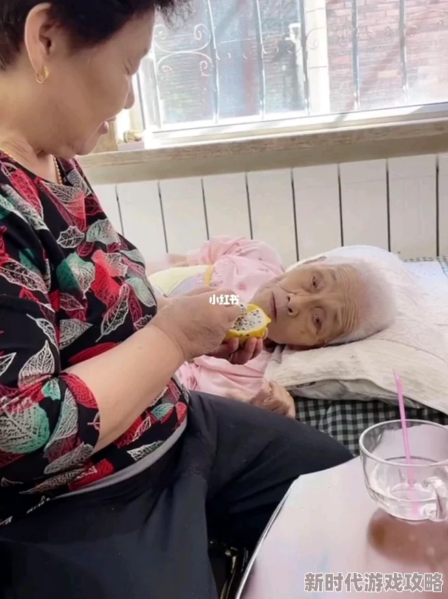 老头玩小嫩奶积极向上生活乐趣无穷珍惜每一天的美好时光