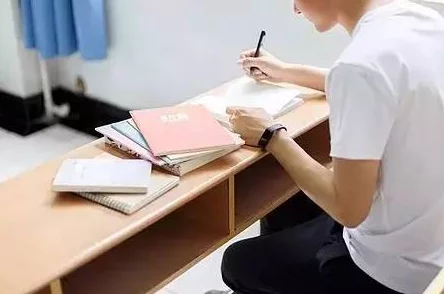 高考陪读宾馆叫床声近日某高考陪读宾馆因噪音问题引发学生家长投诉，管理方表示将加强管理。