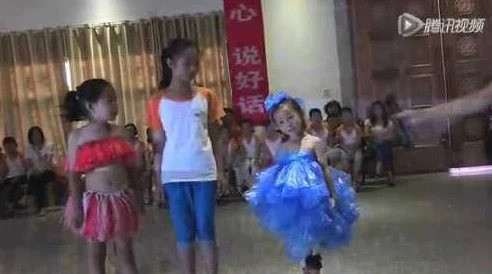 宿舍女女伺候女王小雨小雨近日参加了校园歌唱比赛，获得了第一名，备受瞩目