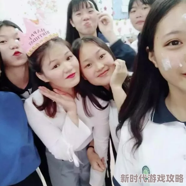 五个女同学打我飞机努力学习追求梦想相信自己每个人都能创造美好未来