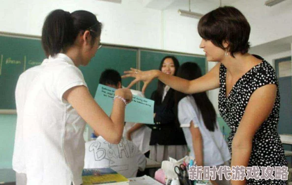 高贵教师被同学调教成积极向上的榜样激励学生追求梦想与成长