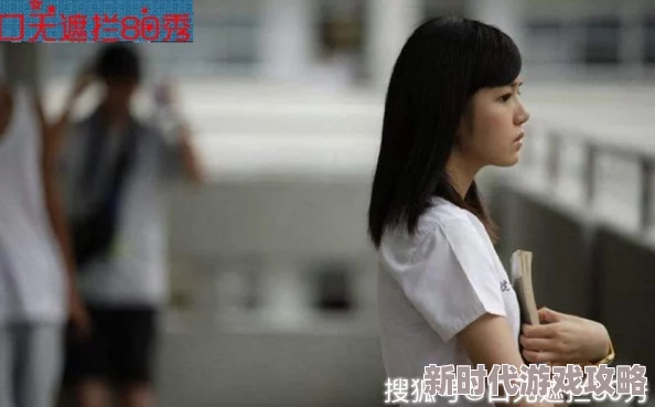真实美女厕所撒尿间谍8影片中新增了精彩的追逐戏份和意想不到的反转情节